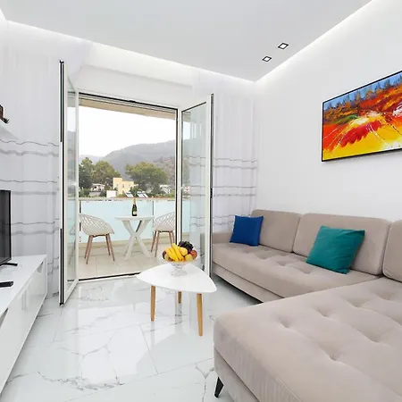 Jimi Διαμέρισμα *